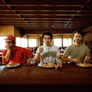 Jonas Brothers - Waffle House (Karaoke) 带和声伴奏 （降4半音）
