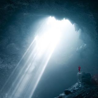 当你在凝视深渊时，深渊也在凝视你