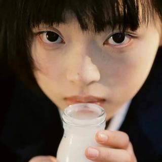 「韩」冬日热奶茶，戴上耳机和我一起听歌吧