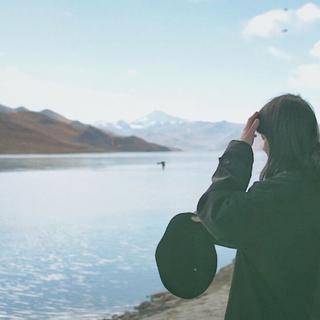 不要两个人撑一把伞，请安静与独立