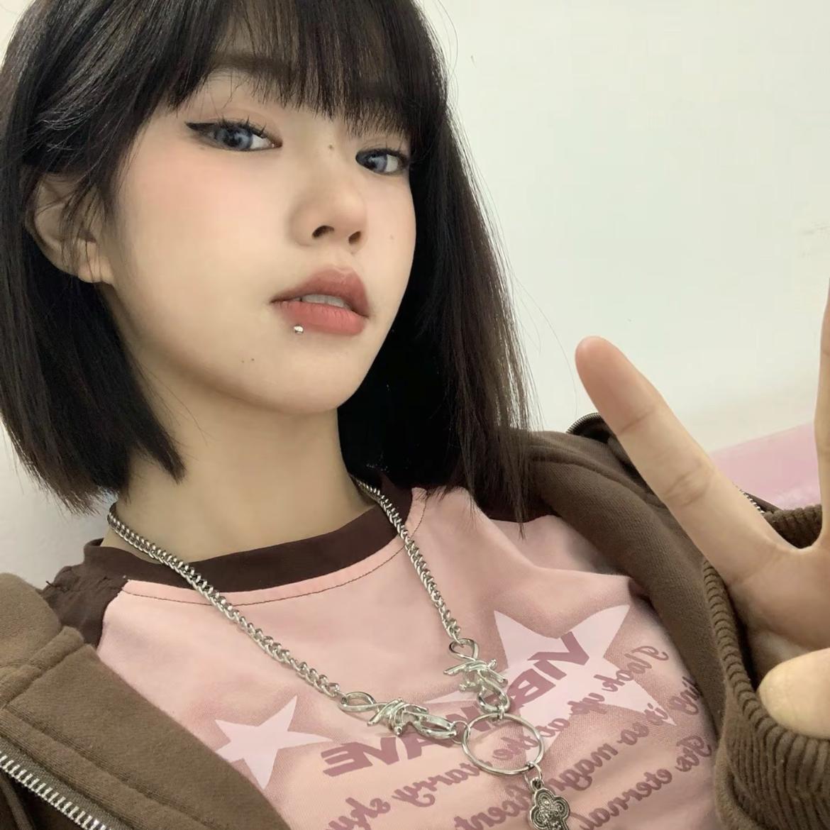 那你一定要紧紧牵着我的手
