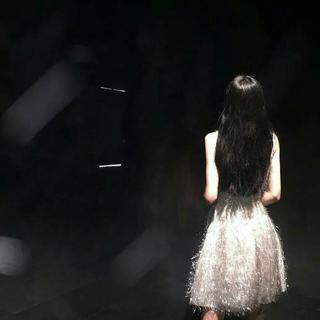 太久没见的人 会慢慢的连想念也没有