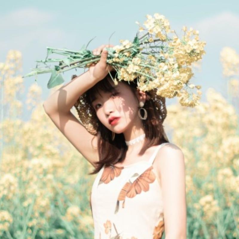 古典春日来信 | 荡起裙摆 走在花丛中