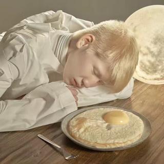 「穿 过 耳 膜 亲 吻 你」