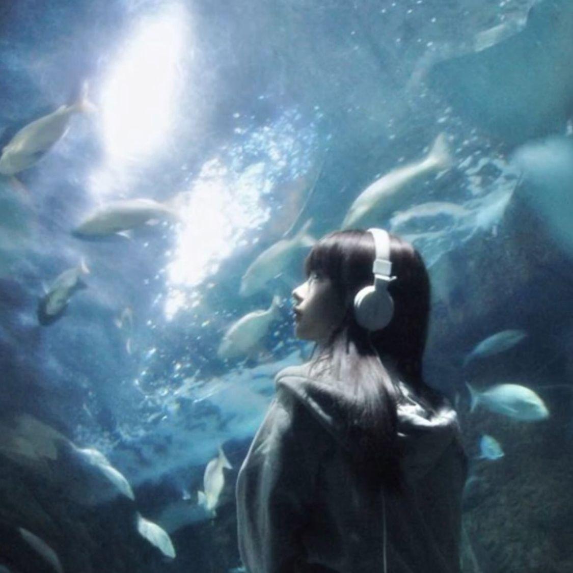 他们假装不说话