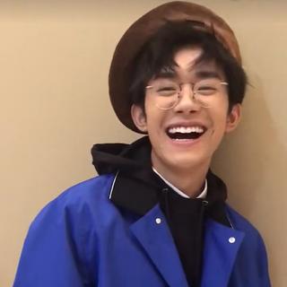 甜甜歌| 你啊 总在眼睛藏半盒心事 半盒温柔