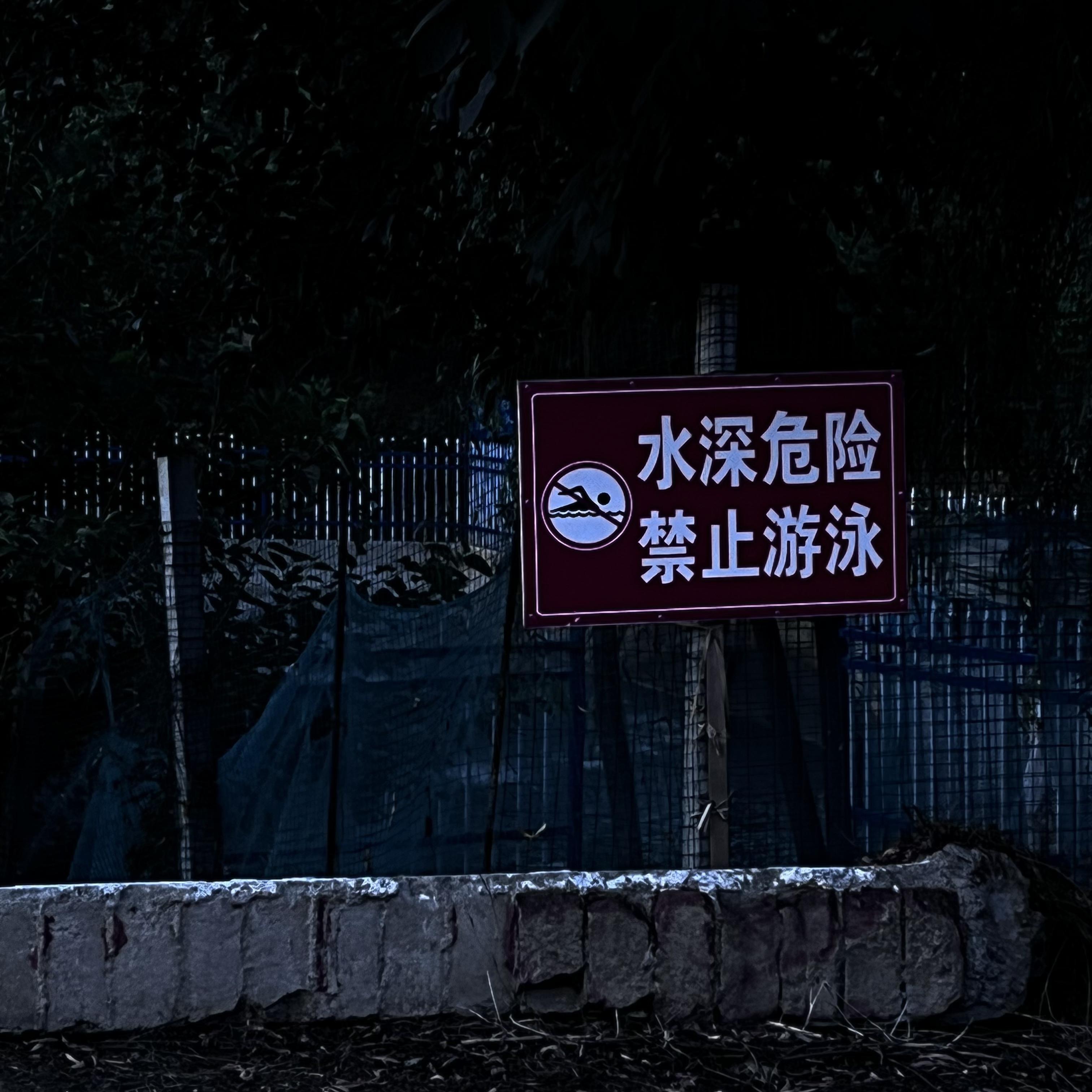 离开的是她不是我