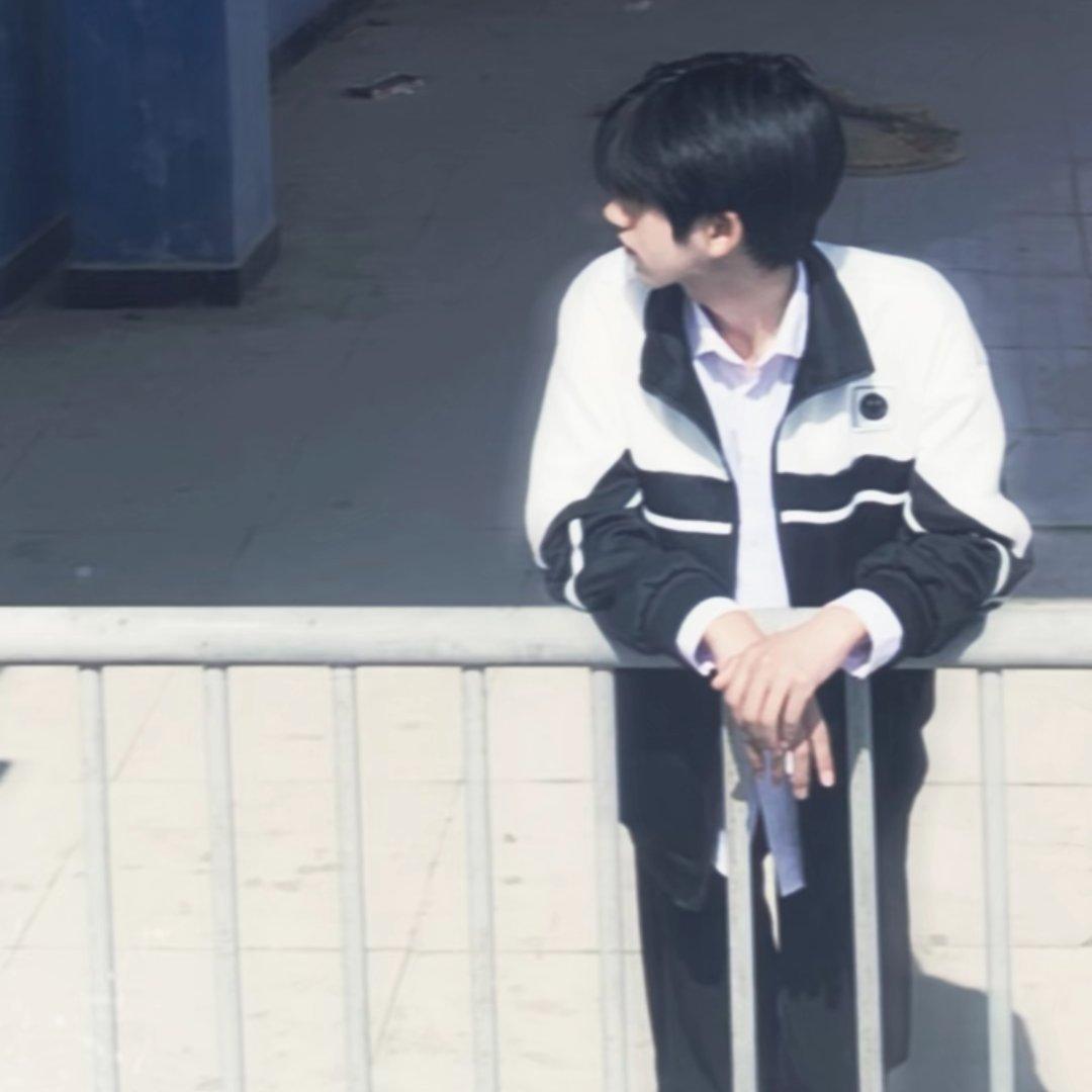 '少年没有乌托邦 心向神明自远方'