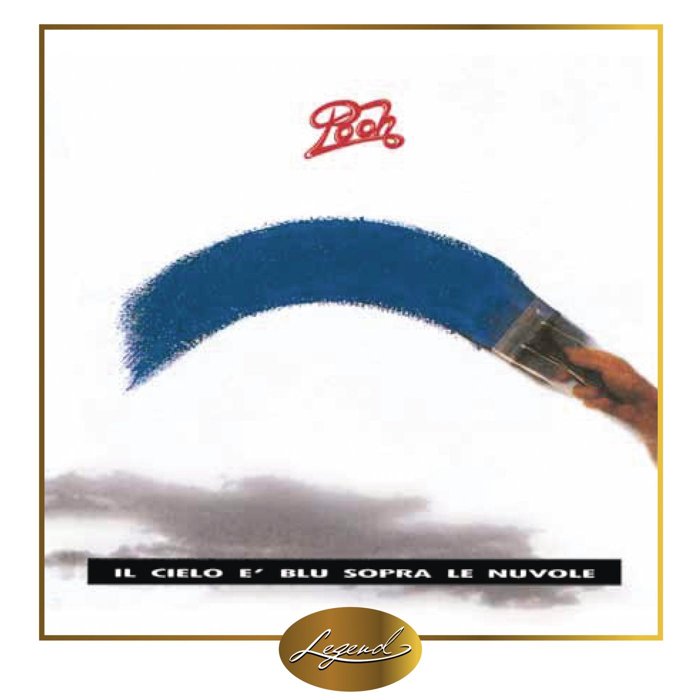 Il cielo è blu sopra le nuvole