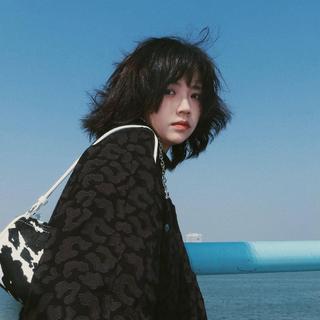 回不来的无须怀念，你我总会不断向前走