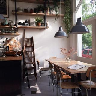 开一家温暖的小店，听一些温暖的歌