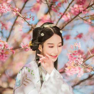 〔 古风女声 〕 东邻有佳人，雅致异凡俗。