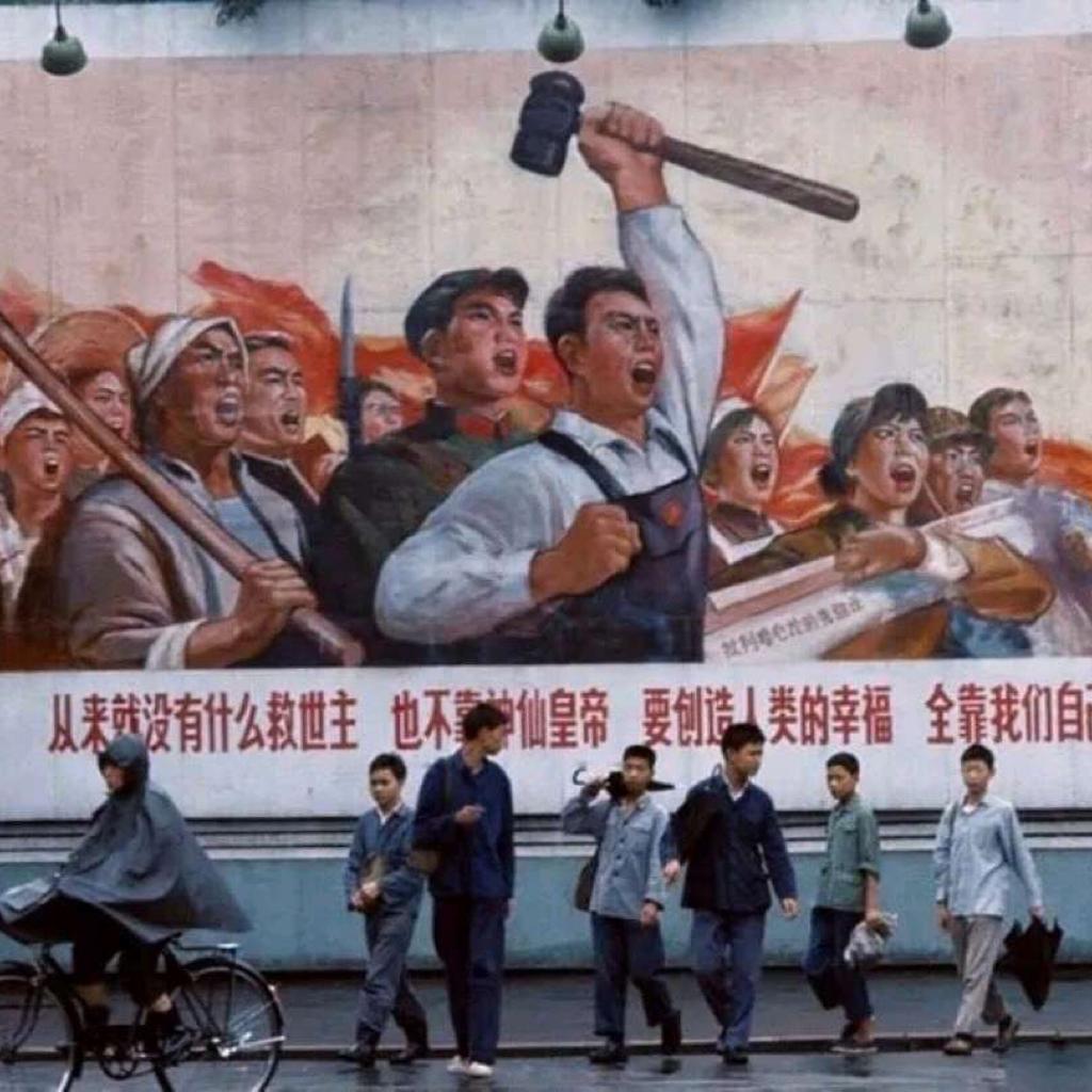 歌唱动荡的青春
