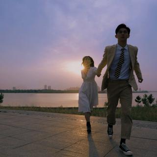 春天应该暗恋一个人，然后夏天和他私奔