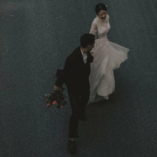 「辞」先謀生再謀愛