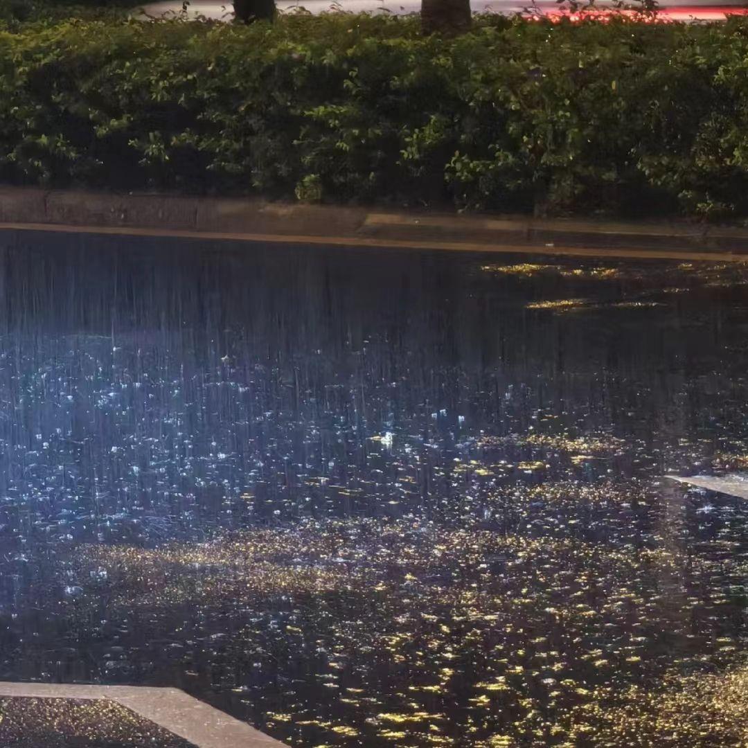 雨是云积攒了好久的情绪