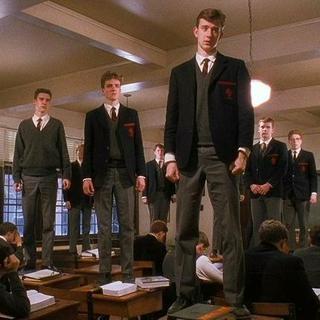 演讲配电子乐，深情而激昂