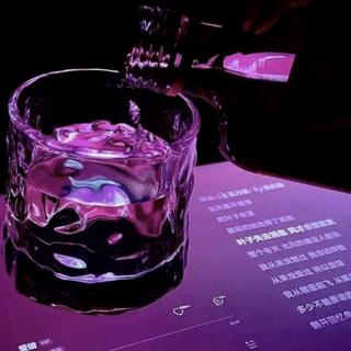 浪漫R&B夜：心动低语，藏于音符之间