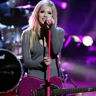 Avril Lavigne-艾薇儿丨酵母战胜了黑暗