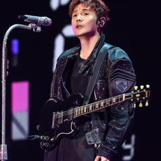 时光褶皱里的温柔伤痕：90年代至20年代