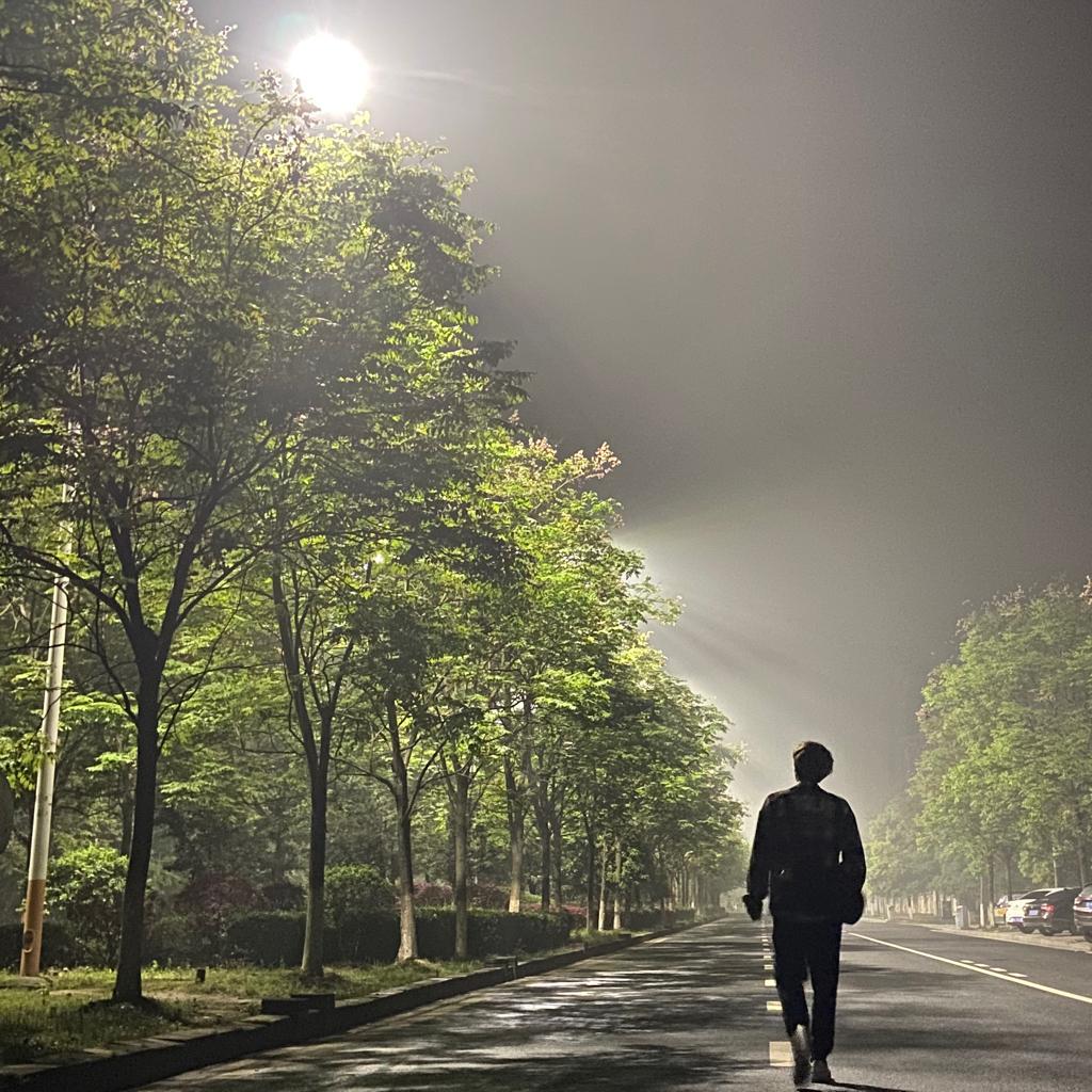 未开阔的少年蹒跚，爱人远去就崩塌 | 在线播放 | 网易云音乐