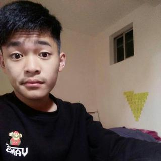 “就算大雨让全世界颠倒，我也会给你怀抱”