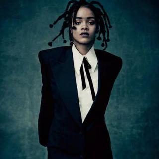 Rihanna精选：美妆博主的副业
