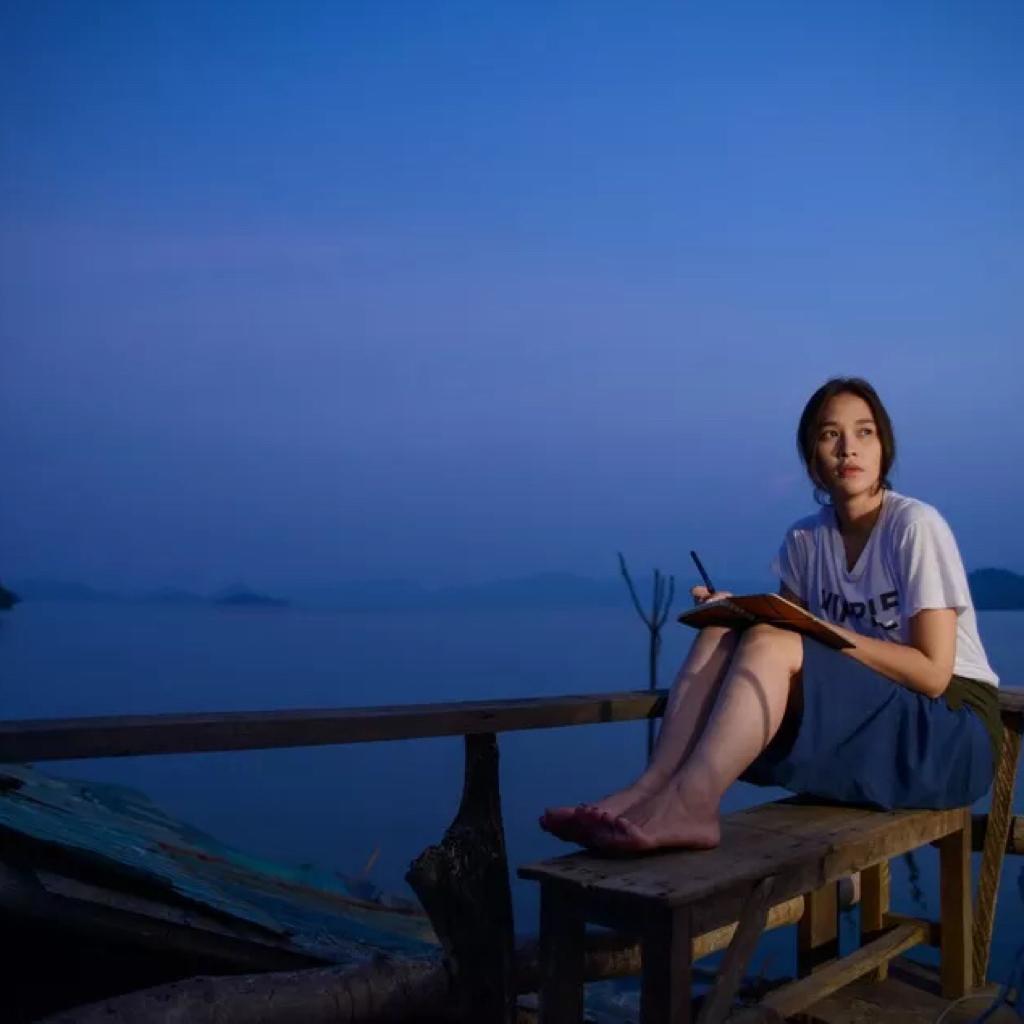 老曹的生活，他感到自由