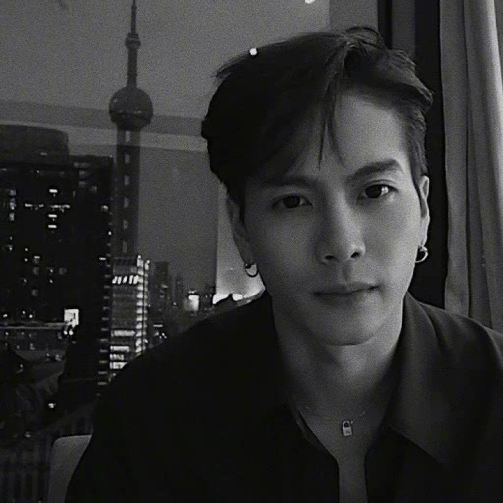 一个人听歌总会觉得难过