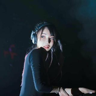 「电音串烧」终如一场绚烂烟火 百大EDM加长