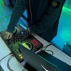 DJ