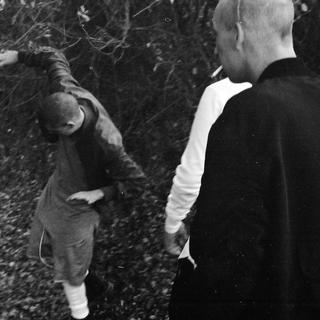 欧美 / 想要和你相爱着消遣， 虚度余生