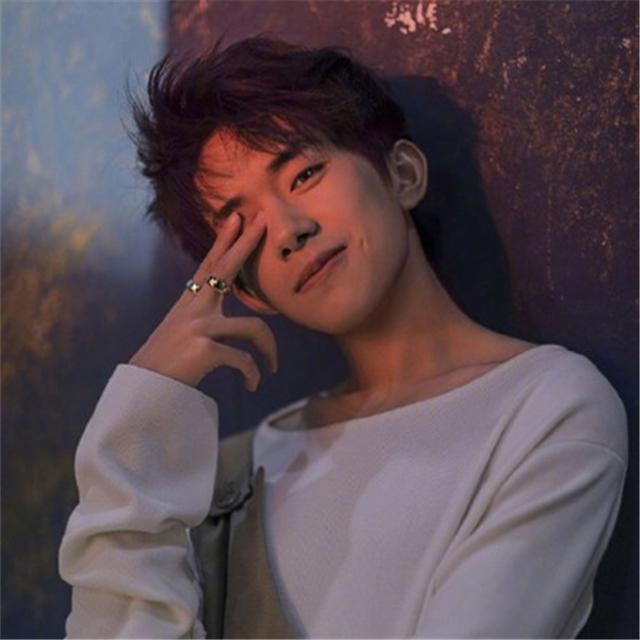 纸飞机少年