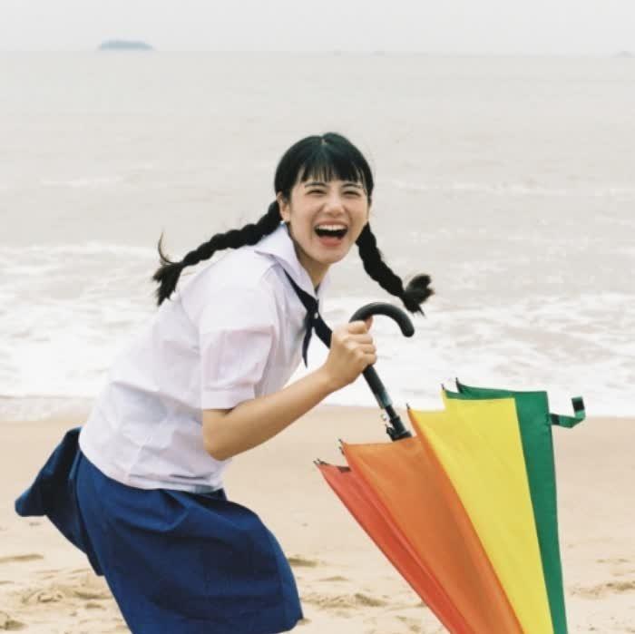 请肆意欢笑，展现那无人匹敌的开朗