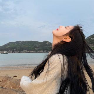 阴晴轮转的前路，要姿态舒展地大步向前