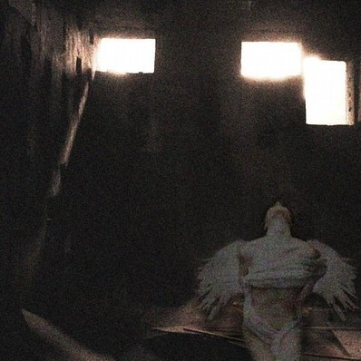 只在一瞬间她的心中没有爱