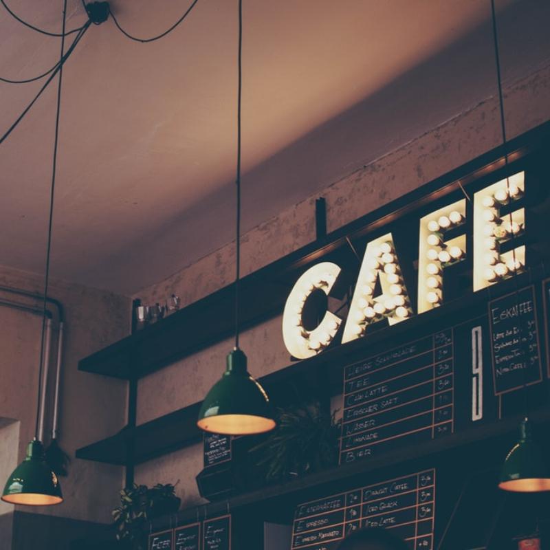 冷爵士咖啡吧 | 璀璨音乐灯火下的一盏孤灯