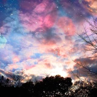 幸福时能听到忧伤，沉沦时能听到希望。