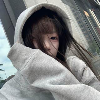 你淡漠的瞳孔裡藏着一場有時差的雨