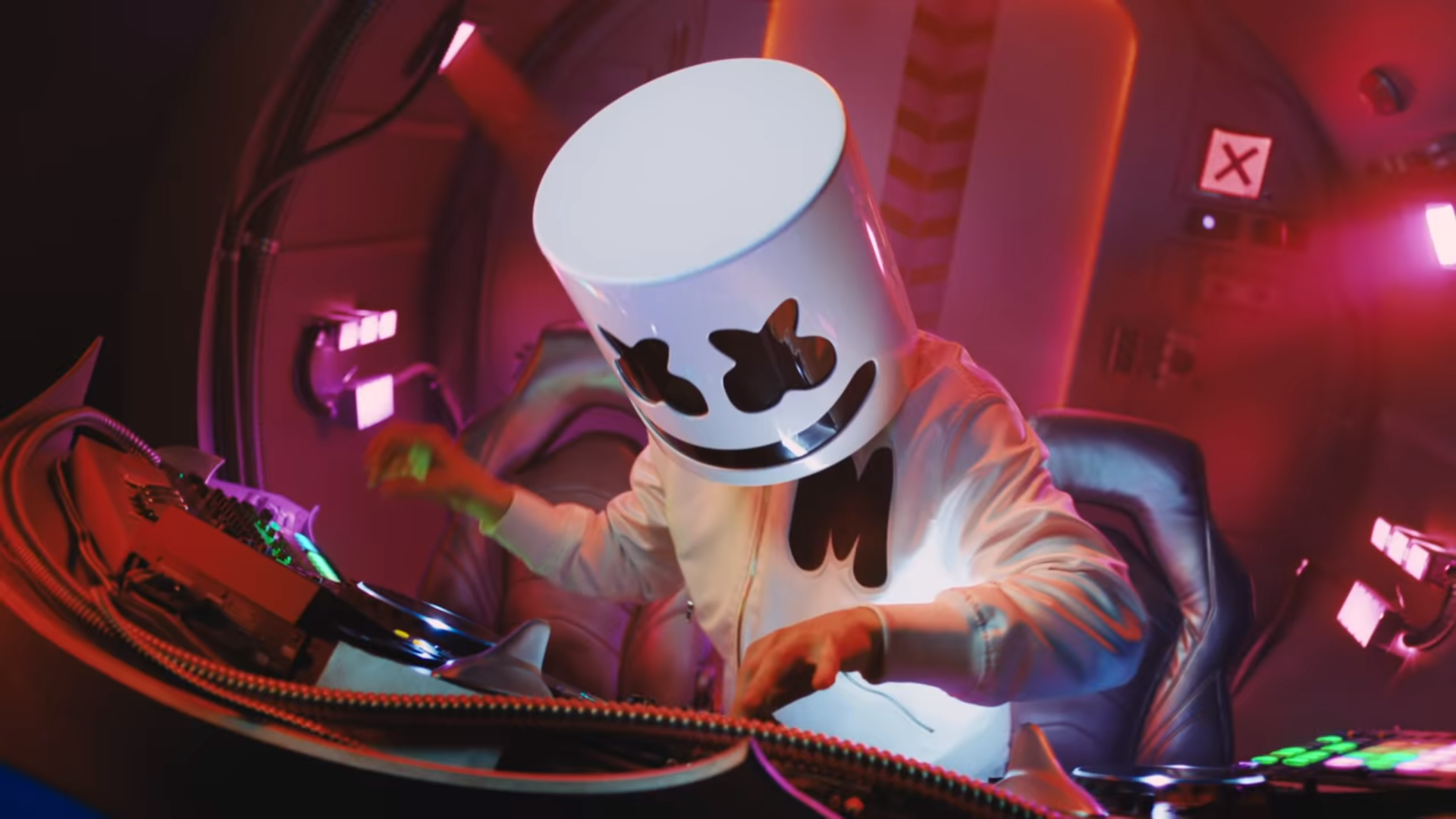 前两年 marshmello 依靠他自成一派的创作风格在全球电音界大红大紫