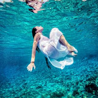 沉浸于唯美电音的如诗如画般梦境