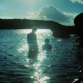 深爱着 争吵过 这万里旅程里我们紧紧相拥着