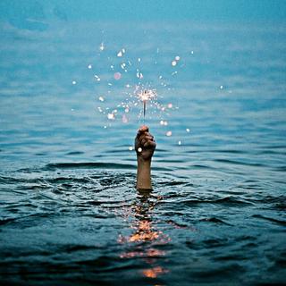 「Future Bass」忽明忽暗 引人心动