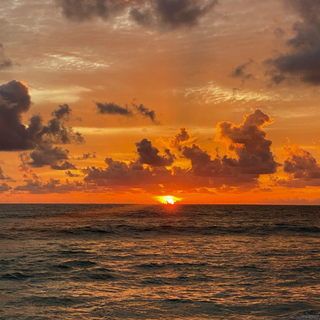 在R&B旋律里，享受日落的浪漫