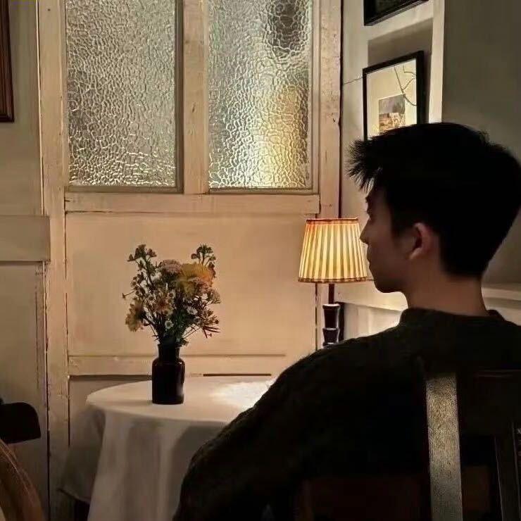 土坡上的狗尾草