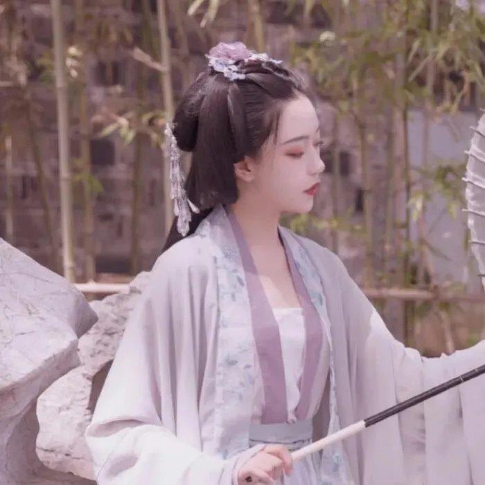 三字古风‖何须浅碧深红色