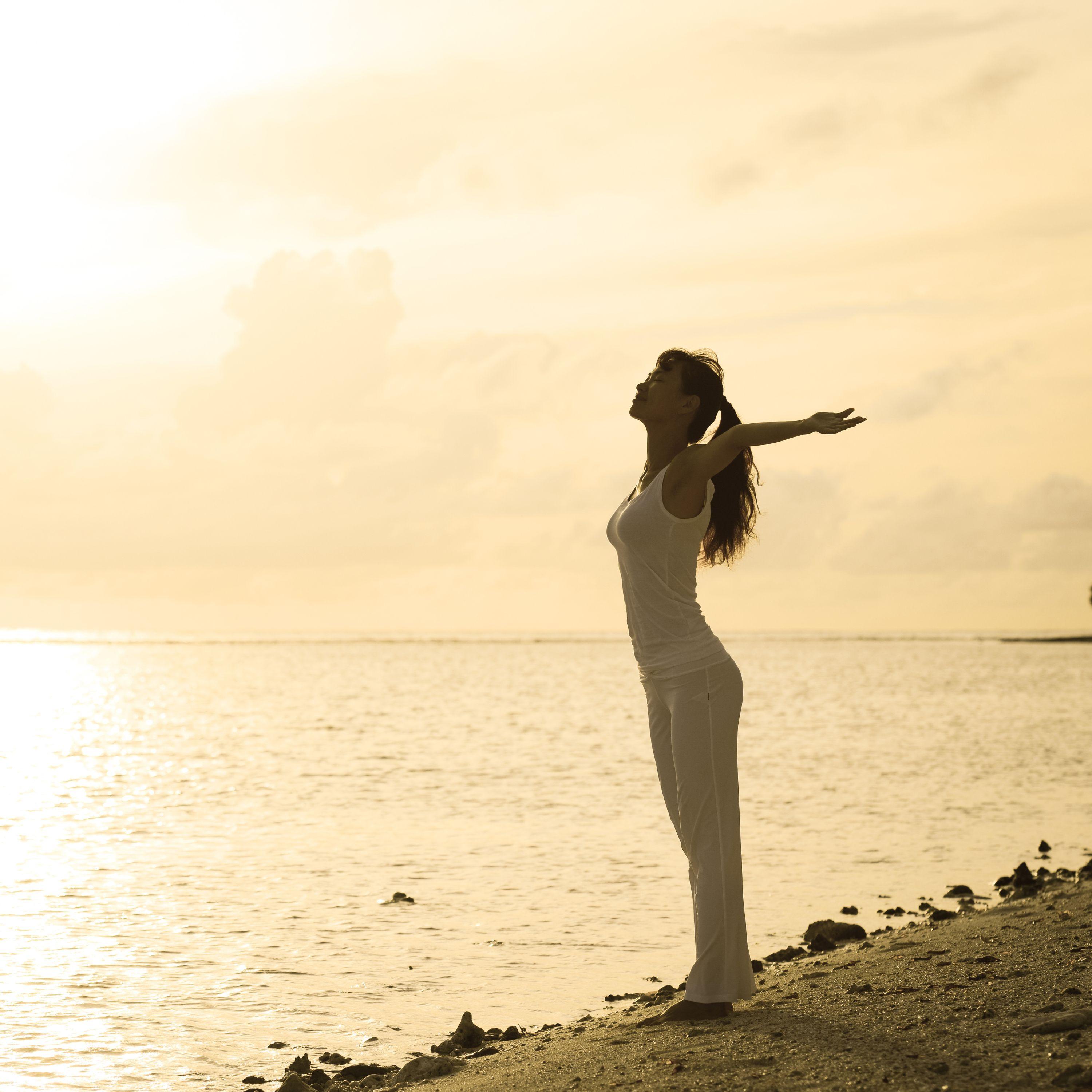 Floating on Calm Relaxation: Meditation Music with Serene Water - The ...