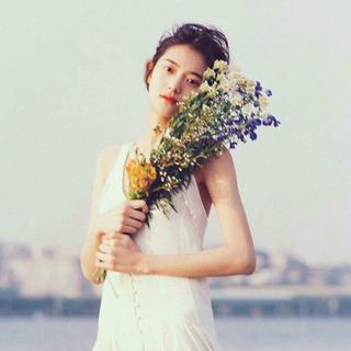 “想遇見一個人 天天写詩”