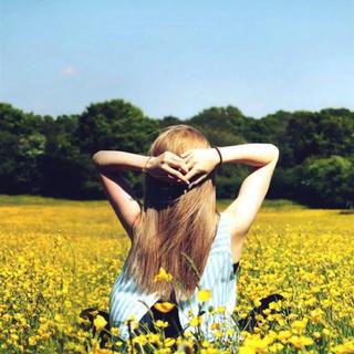 |蓝草音乐| 轻扫弦音，初夏的小时光——