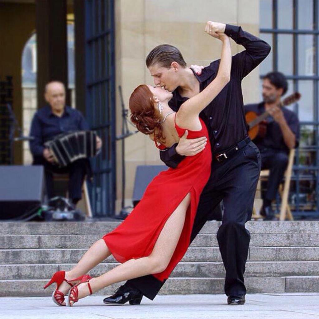 Песня хочу потанцевать. Танго. Аргентинское танго. Бальные танцы. Красное платье для бальных танцев.
